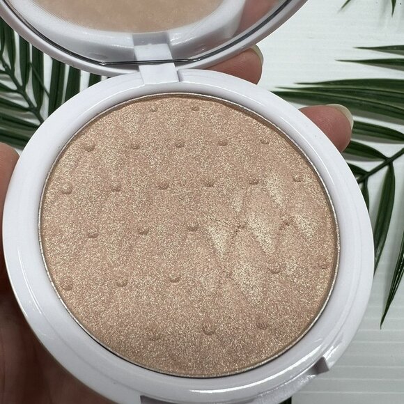 Seraphine Diamantine Beaming Highlighter - Oyster Ivory - Full Size .23oz/6.5g - Picture 2 of 6